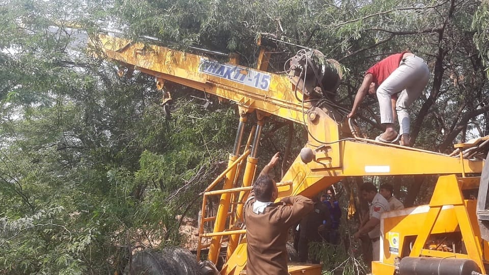 Kamal dead body lying in a ditch on Faridabad-Gurugram road police pulled it out after hard work