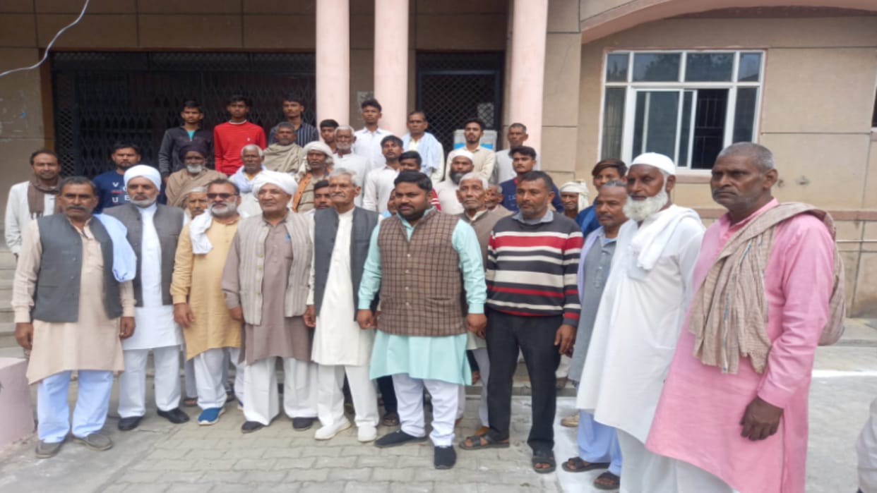 Baghpat: Villagers of Barka agitated against the boundary wall of railway land