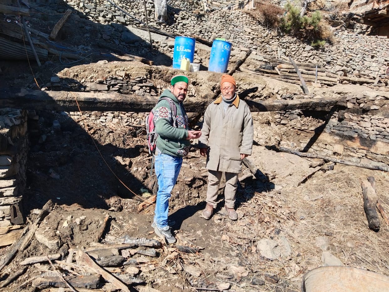 cowshed brunt in fire kinnaur