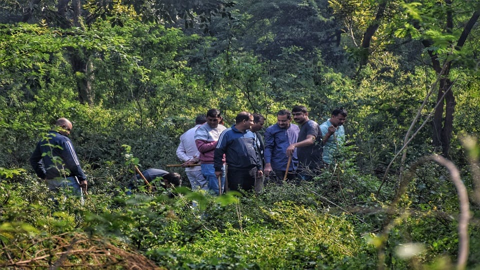 aftab not open fridge six month after put shraddha head into it police found jaw in jungle