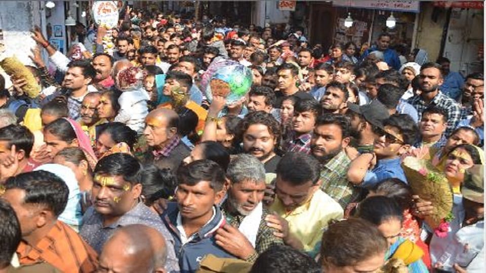 Changes in the system of darshan at Bankebihari temple