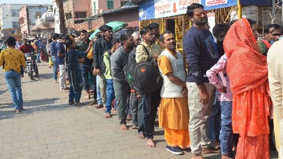 Banke Bihari Temple  Crowd Of Devotees Gathered On Ekadashi bihari mandir news