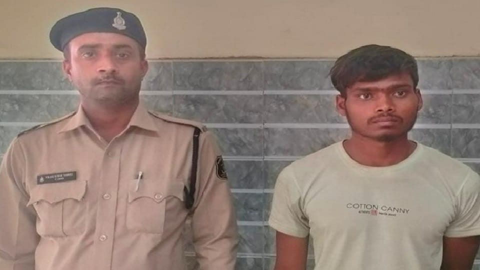 Police arrested the accused of raping a teenager from Dhamtari