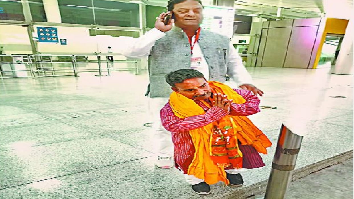 The Prime Minister asked party worker Ramashray Prajapati about his well-being in Bhojpuri photo goes viral