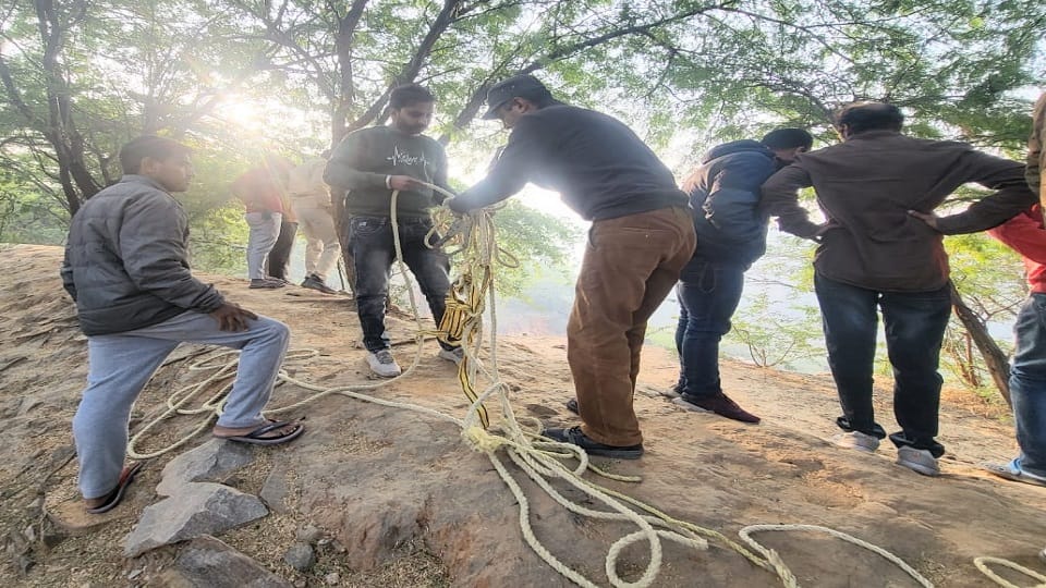 Kamal dead body lying in a ditch on Faridabad-Gurugram road police pulled it out after hard work