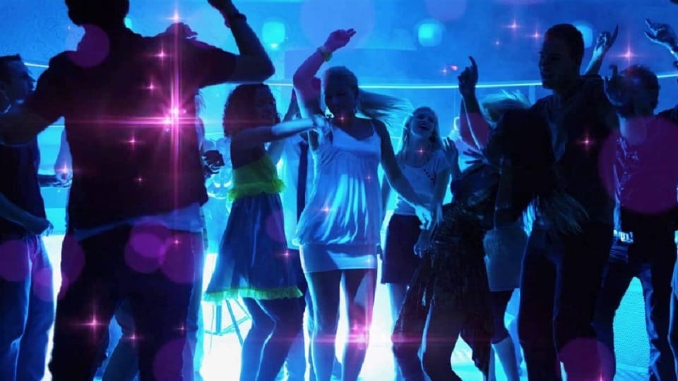 Night owls' tendency to smoke and drink alcohol more makes them die earlier
