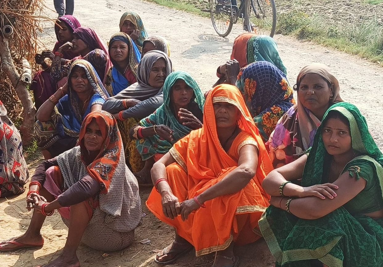 Kanpur Dehat: Refusal to perform the last rites of the dead body till the case of murder of the youth is registered