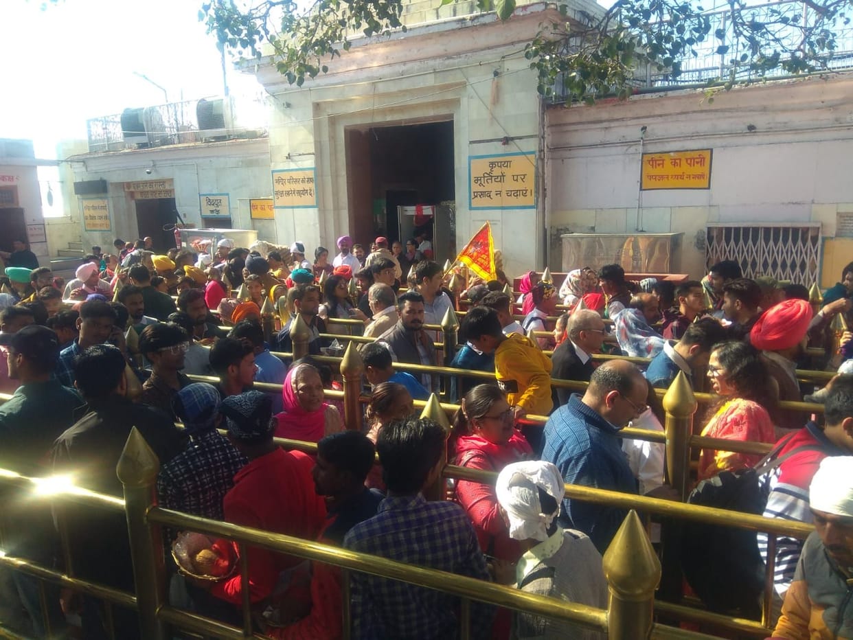 Eight thousand devotees paid obeisance to Shri Nayanadevi.