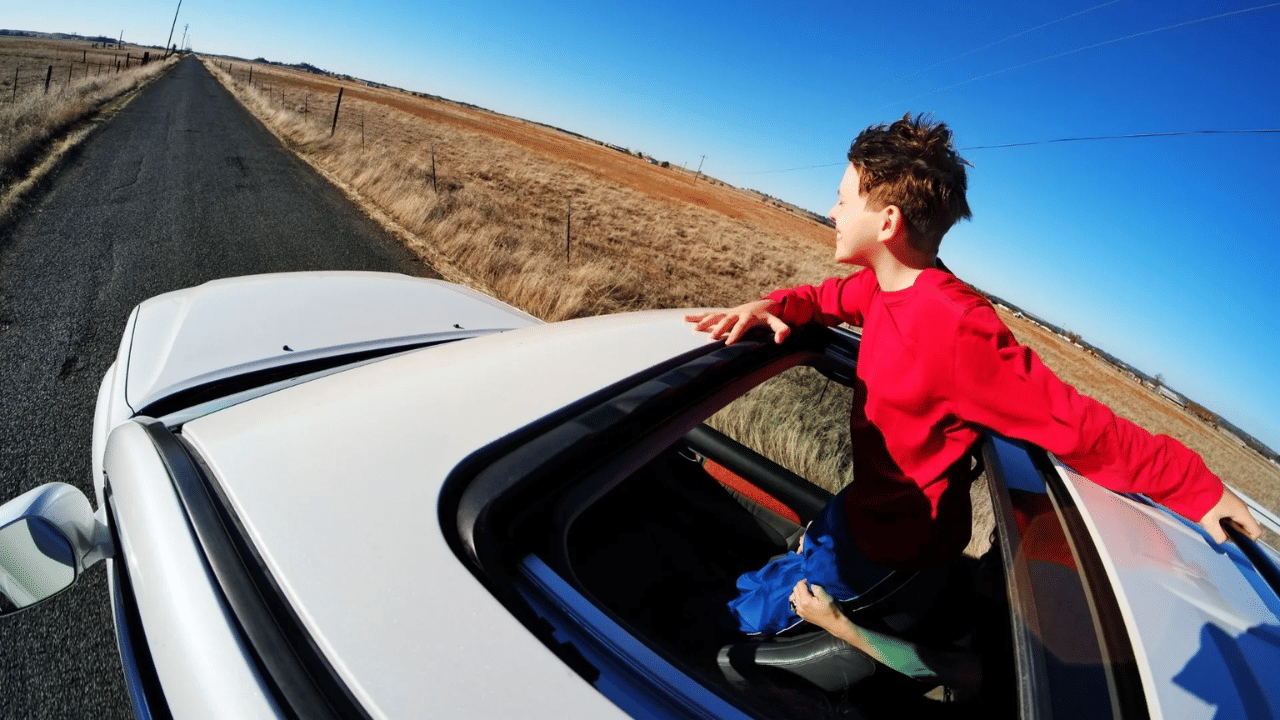 Police will issue challan for this act in cars with sunroof, security is also at risk