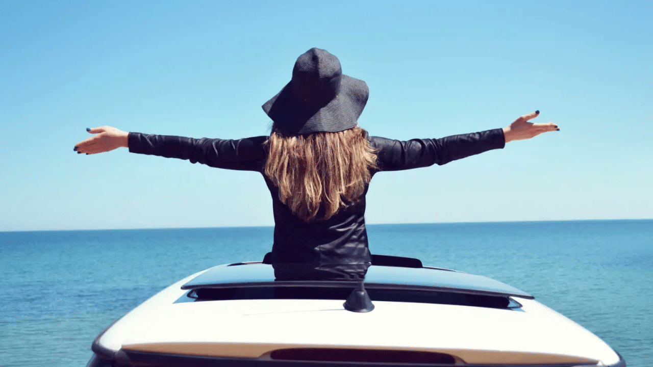 Police will issue challan for this act in cars with sunroof, security is also at risk