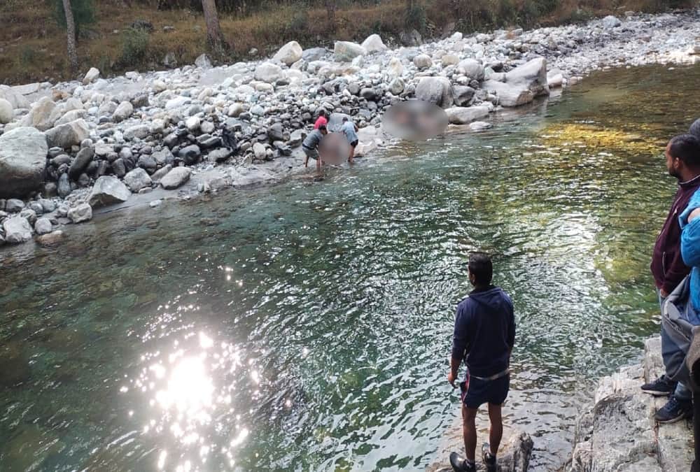 Uttarakhand Chamoli News: Four Missing Minor boys Drown into river parents crying badly