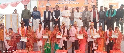 38 couples took turns in mass marriage, one marriage took place