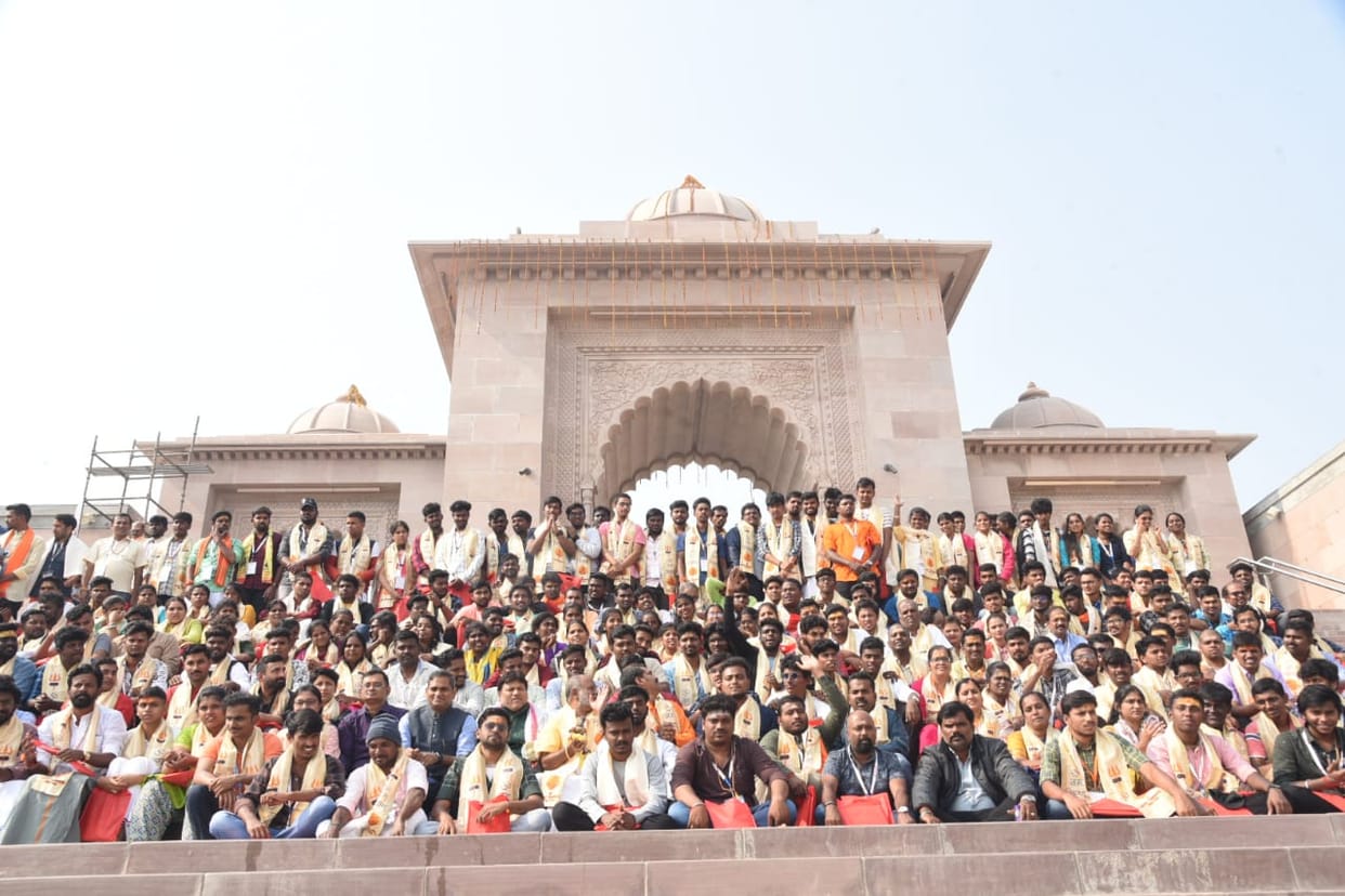 Kashi Tamil Sangamam Students from Tamil Nadu overwhelmed by welcome in kashi Vishwanath Dham
