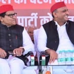 मंच पर रामगोपाल, अखिलेश यादव और शिवपाल