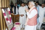 \स्व. चंद्रो देवी को श्रद्धांजलि अर्पित करते हुए मुख्यमंत्री मनोहर लाल।