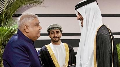 उपराष्ट्रपति जगदीप धनकड़ (बाएं) साथ में कतर के एमिर
