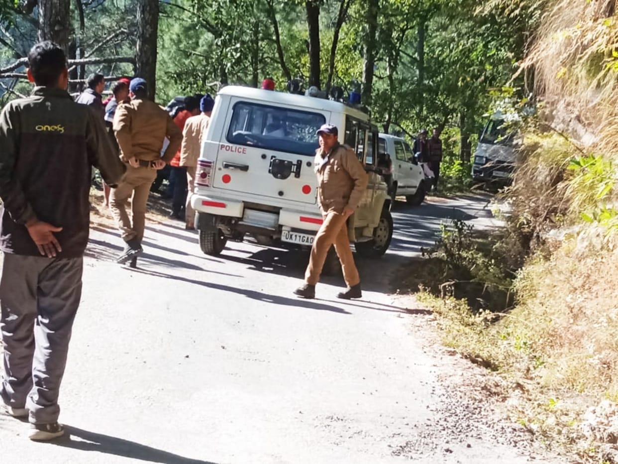 Bolero vehicle accident in chamoli passengers killed three injured Uttarakhand news in hindi