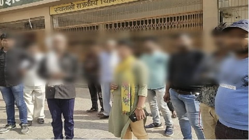 HIV positive maternity did not get treatment in Firozabad Autonomous Medical College
