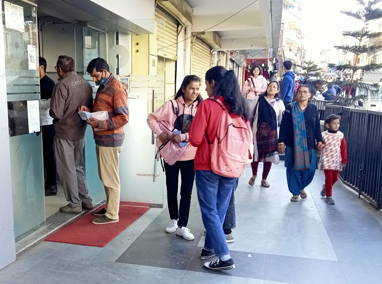 Crowd in Almora Bank