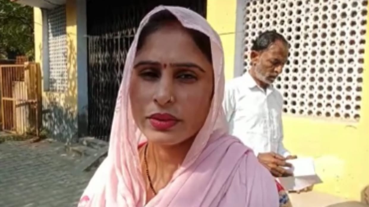 Baghpat Forced to go round to get ration card facing difficulties