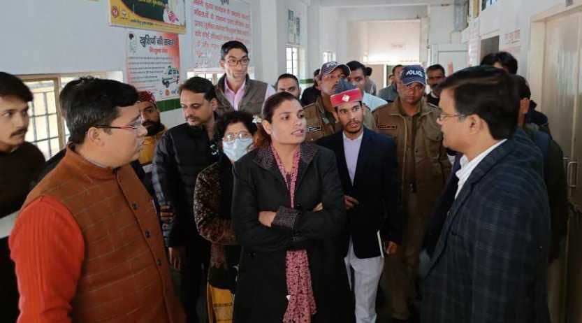Angered by the filth of the hospital, the DM stopped the salary of the EO.