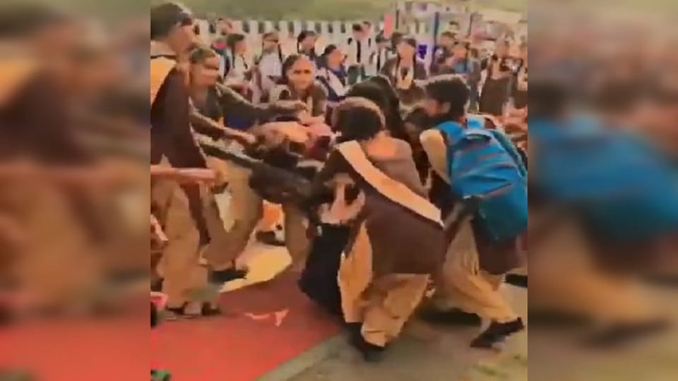 schoolgirls thrashed another girl student for touching her shoulder In Delhi s Nand Nagri