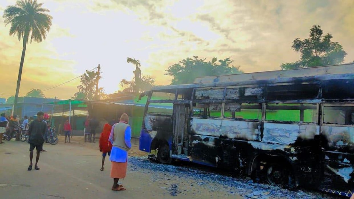 chhattisgarh naxalites set fire on mobile tower, bus, called bandh tomorrow