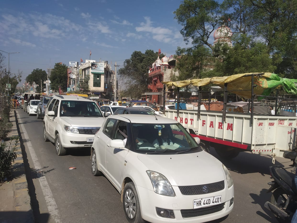 Traffic jams prevail in city throughout the day, motorists had to face problems