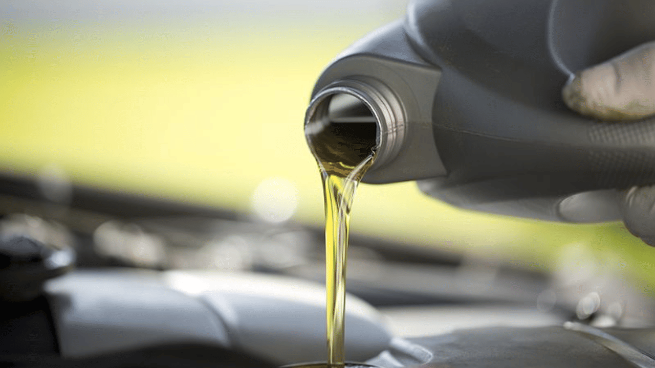 it is necessary to change the engine oil on time for your car life, know when and how to change it