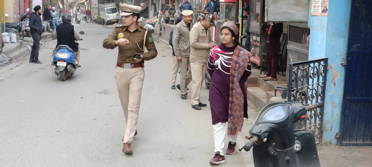Challans cut on encroachment and haphazard vehicle parking in Mandi