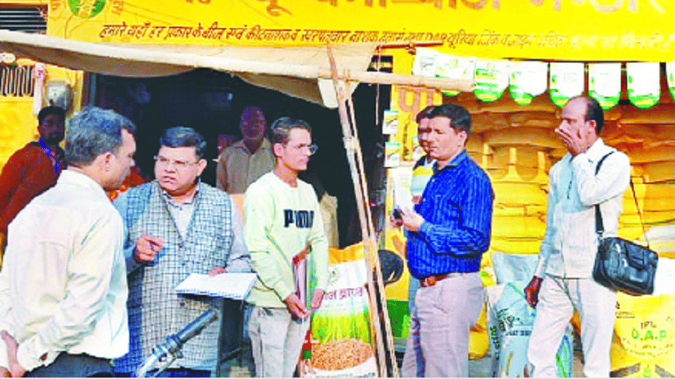 task force suspended license of two fertilizer vendors selling at higher price in etah news