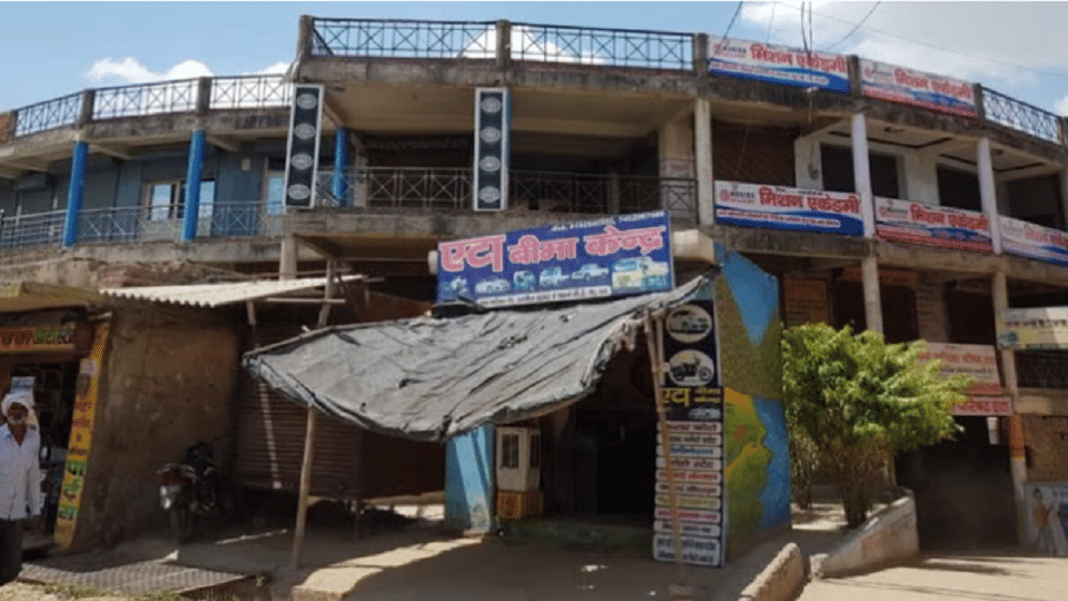 Anupam Complex 62 lakh fine on four encroachment allottees in etah