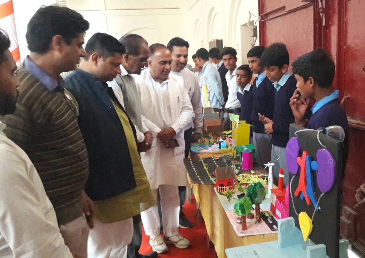 Environment-related models dominated the science exhibition