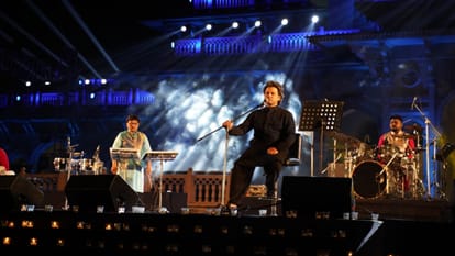 Javed Ali filled color in Sufiyana evening everyone danced in the music in Jaipur