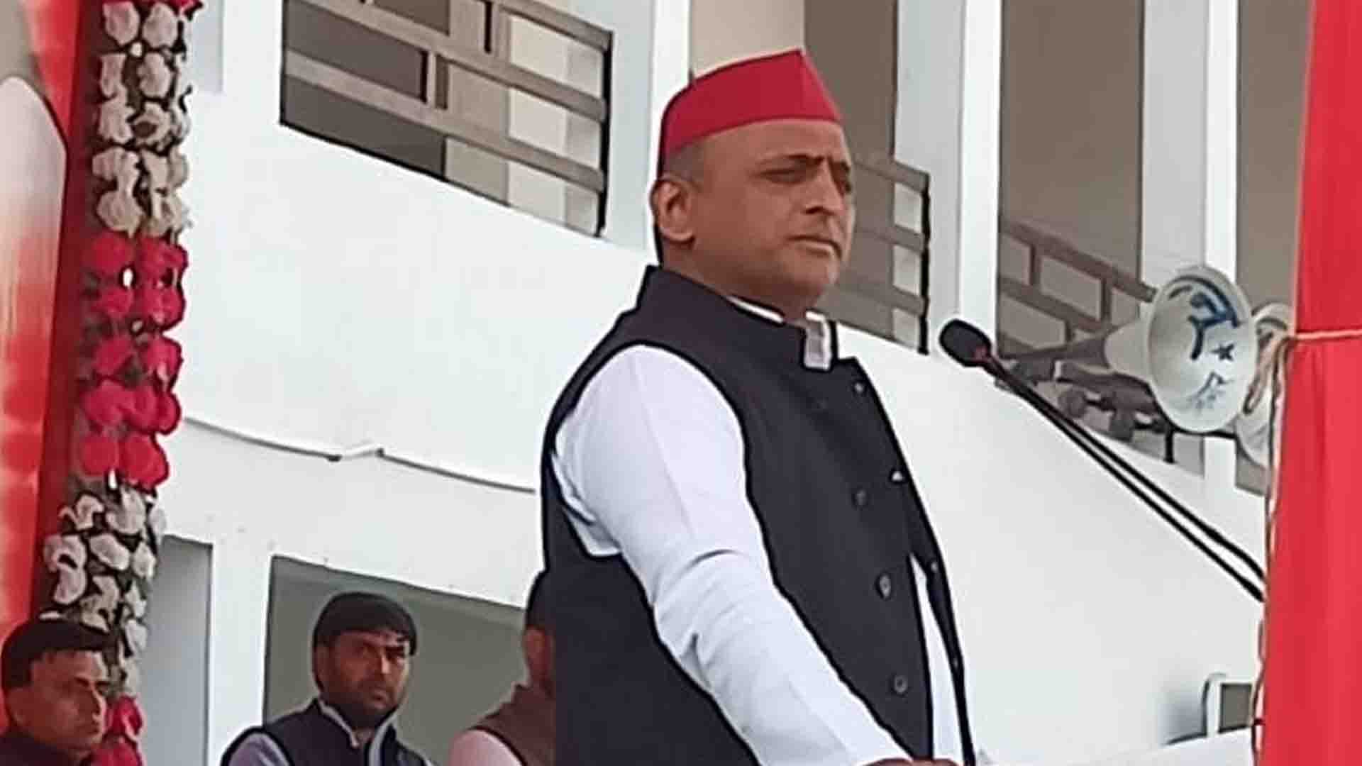 Akhilesh Yadav Hit Back At CM Yogi on the pendulum statement