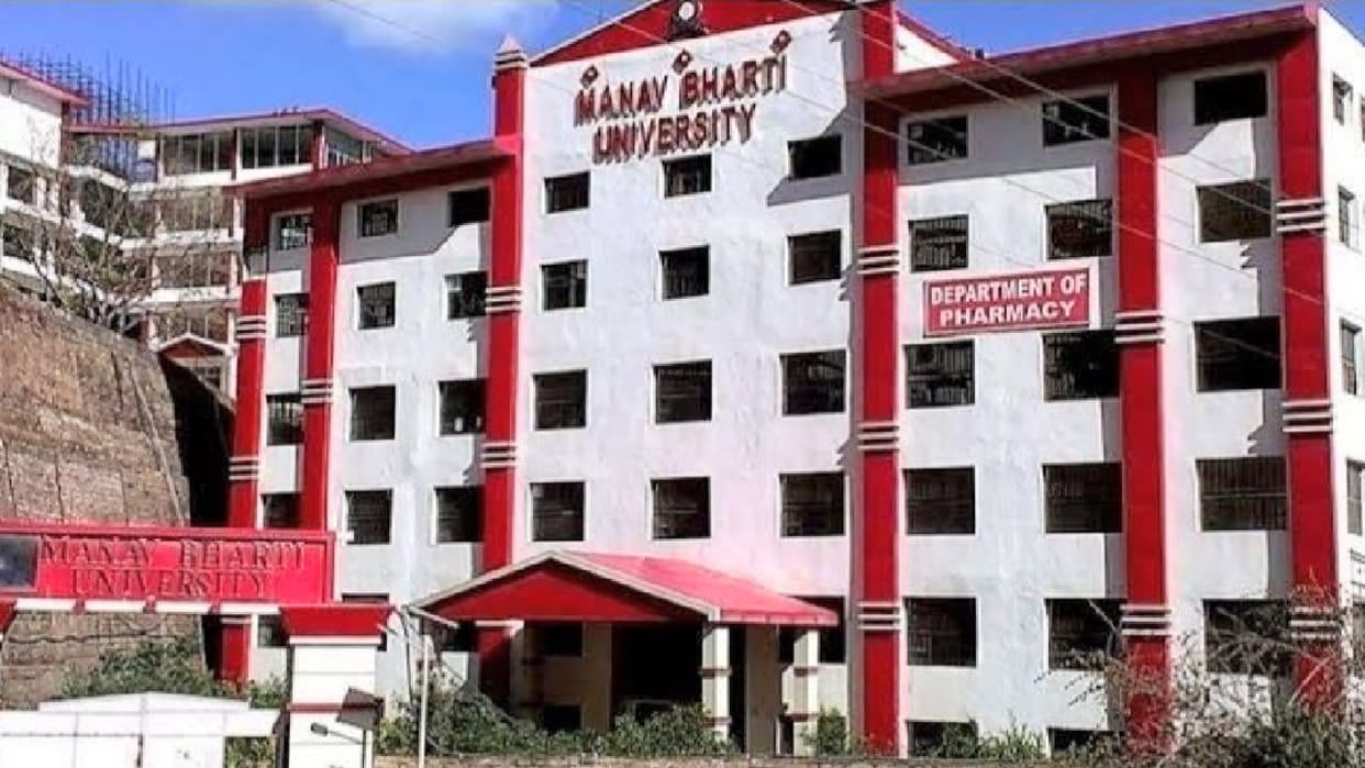 Distribution of DMC and degrees to the students of Manav Bharti University begins