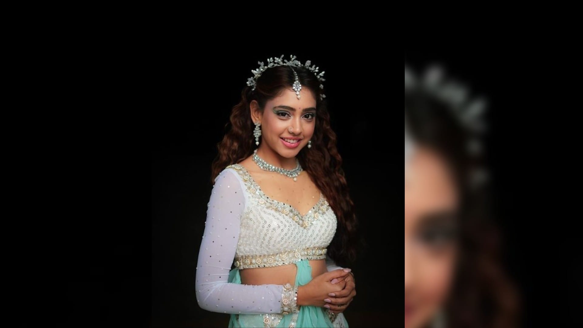 jhalak Dikhhla Jaa 10 Nia Sharma and Niti Taylor Double Elimination Before Finale Fans Angry News in Hindi