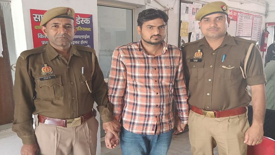 Engineer roommate steals phone and debit card from OLX in Ghaziabad