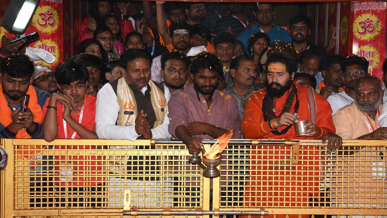 amil students asked- why did Bajrangbali lie here, told Sangam supernatural,