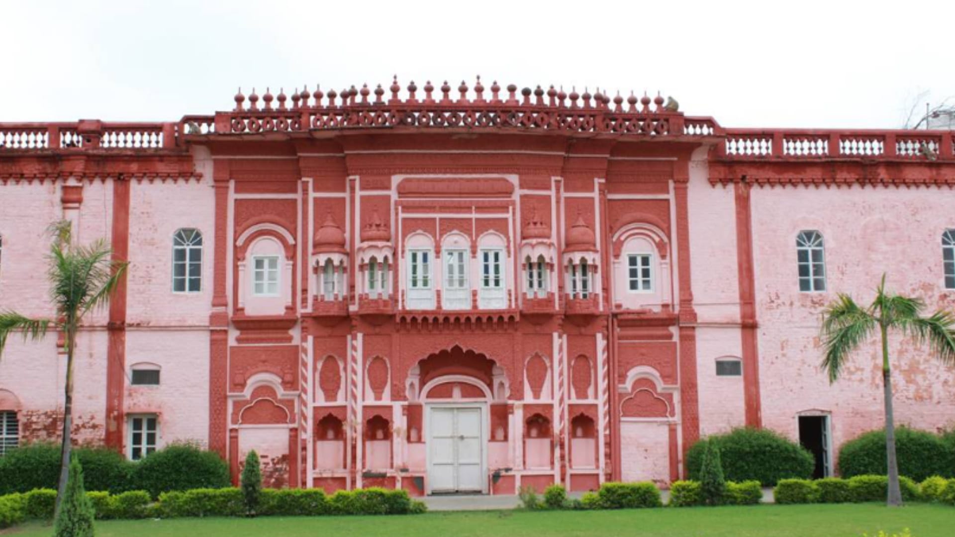 BIJNOR ld palace to become heritage hotels soon, administration is contacting companies like Taj Group