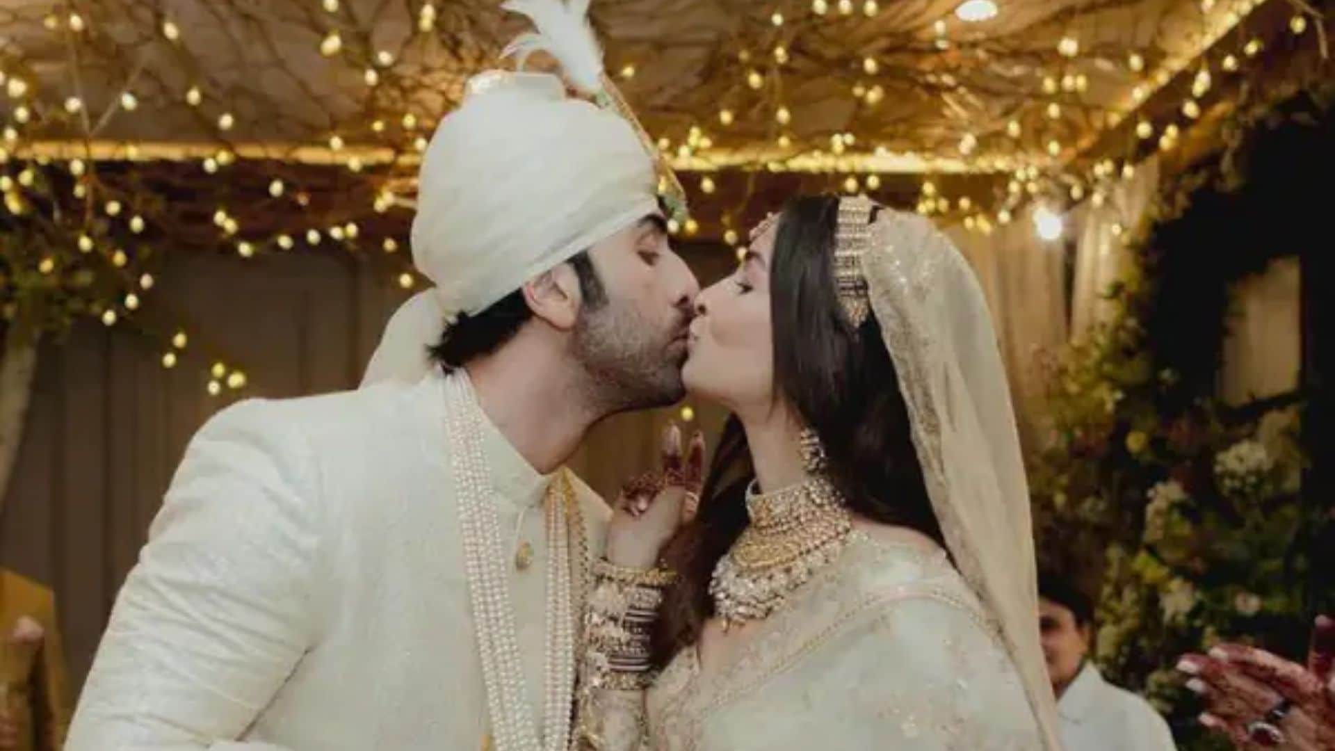 bollywood celebrities kissed publicly to their partner priyanka chopra ranveer singh shahid kapoor sonam