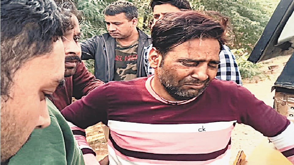 Youth dies after falling into Vainda mine while taking selfie on Gurugram Faridabad road