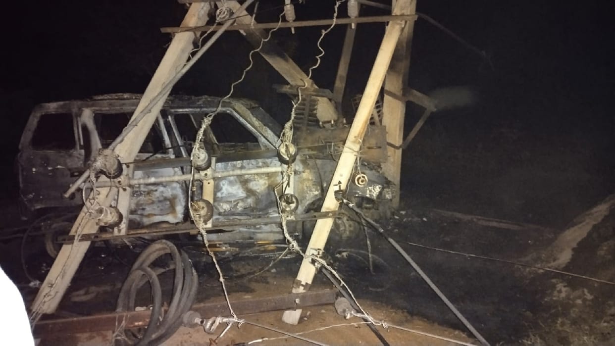 Vehicle caught fire after hitting electric transformer in Mahendragarh