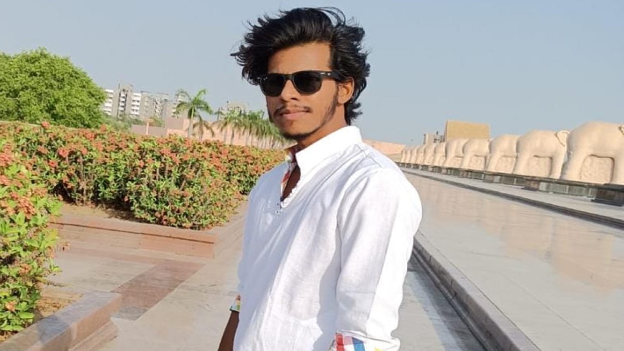 Head constable's son committed suicide in Friends Colony Etawah