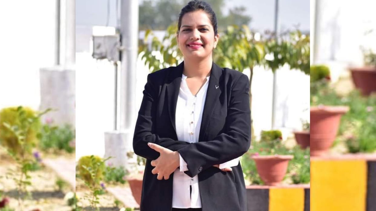 America Return Apoorva Yadav Became First Female SDM Of Mainpuri know Success Story