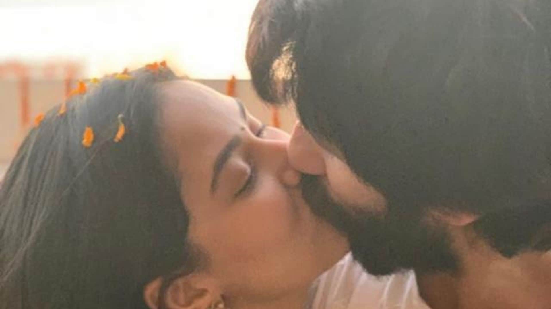 bollywood celebrities kissed publicly to their partner priyanka chopra ranveer singh shahid kapoor sonam