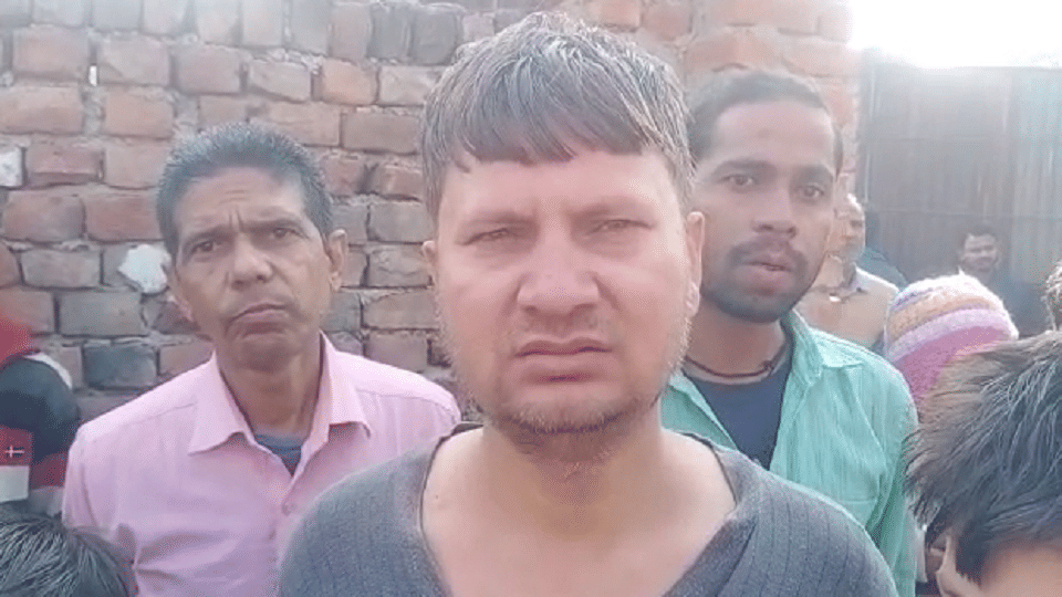 dead body of owner was found in garage in Touratha Shahganj Agra Hindi News