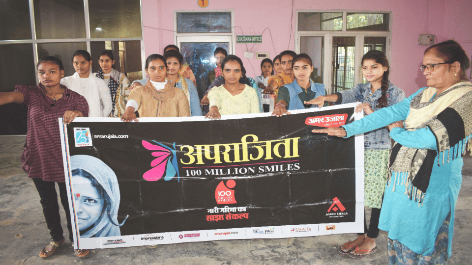 Girl students took oath to vote in Mainpuri