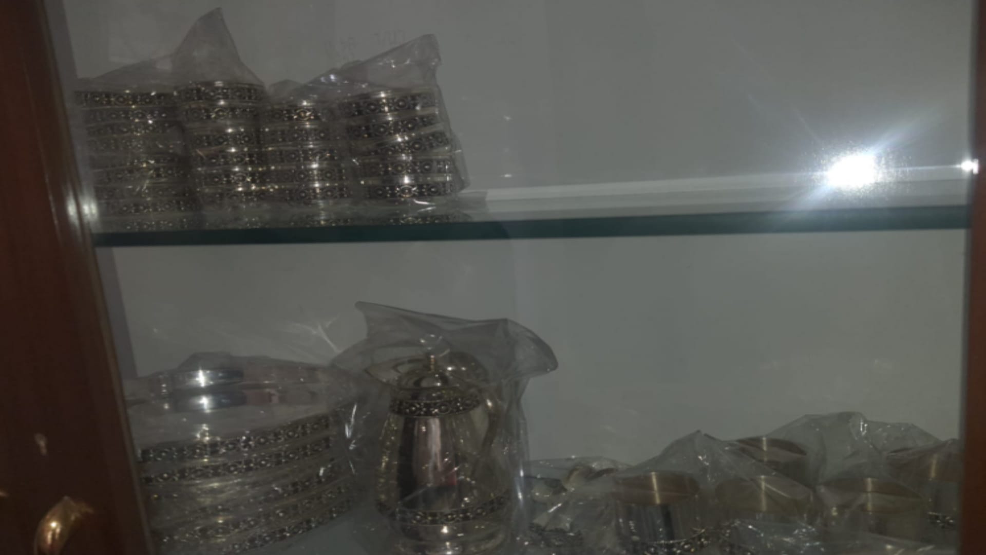 Nepali servent robbed eighty lakhs of Jwellry from Builders house in Meerut