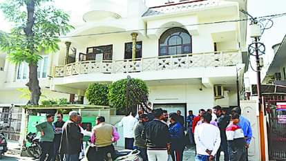 Meerut news: Police was tricked in Nepal and Amritsar as well, made to sit outside the village in  neighboring